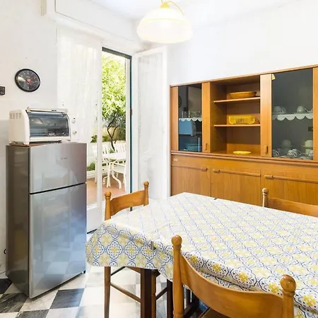 Grazioso Appartamentino A Due Passi Dalla Pista Ciclabile Con Giardino E Garage * Sanremo